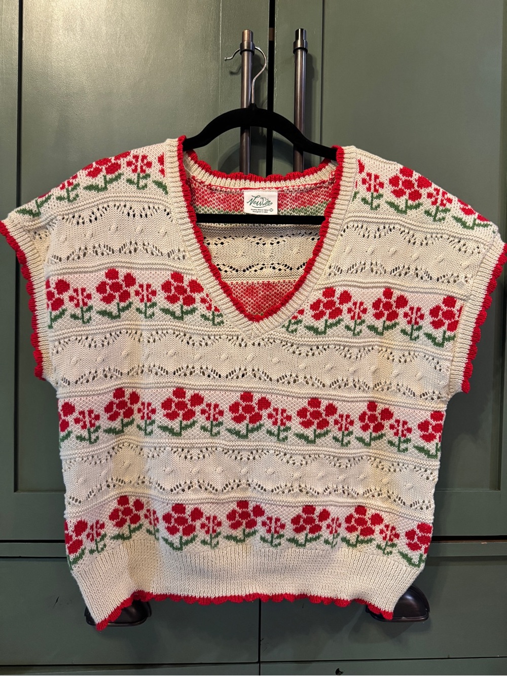 Newin Cream V-Neck Floral Knit Vest with Red and Green Trim